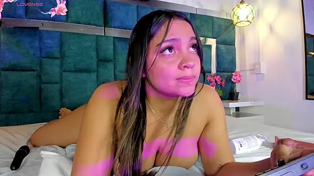 Snapshot of Abril_Gomez06 chatting on 07/14/26, 02:05 Abril Gomez06 online show from 07/14/26, 02:05