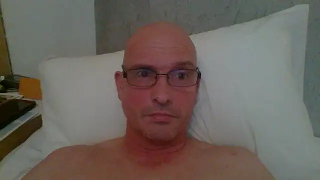 Snapshot of mrtickle0025 chatting on 01/17/26, 01:32 mrtickle0025 online show from 01/17/26, 01:32