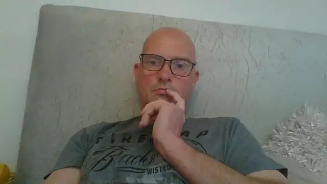 Snapshot of mrtickle0025 chatting on 04/22/26, 07:33 mrtickle0025 online show from 04/22/26, 07:33