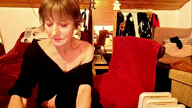 Hot Colettte online show from 11/24/25, 09:58