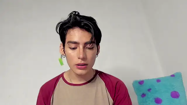 Snapshot of sebas_rose chatting on 12/08/24, 10:14 sebas rose online show from 12/08/24, 10:14