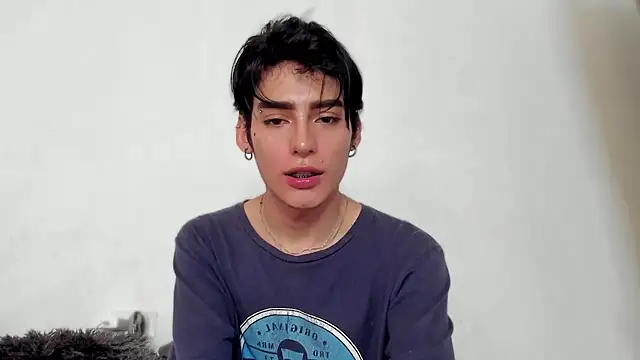 Snapshot of sebas_rose chatting on 12/12/24, 07:37 sebas rose online show from 12/12/24, 07:37