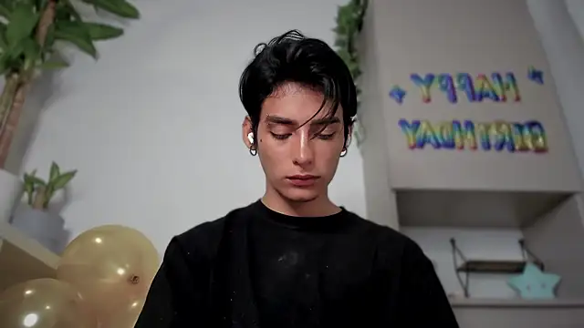 Snapshot of sebas_rose chatting on 12/23/24, 03:18 sebas rose online show from 12/23/24, 03:18