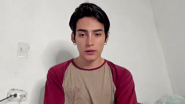 Snapshot of sebas_rose chatting on 12/28/24, 10:23 sebas rose online show from 12/28/24, 10:23