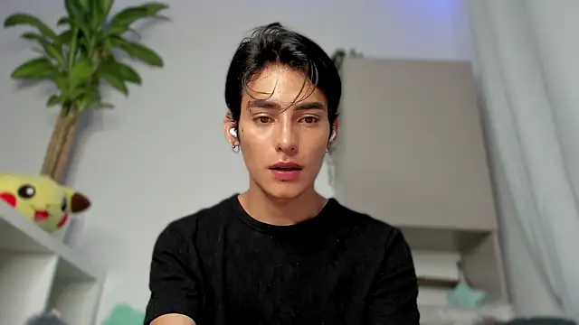 Snapshot of sebas_rose chatting on 01/10/25, 10:04 sebas rose online show from 01/10/25, 10:04