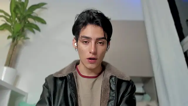 Snapshot of sebas_rose chatting on 01/14/25, 11:27 sebas rose online show from 01/14/25, 11:27