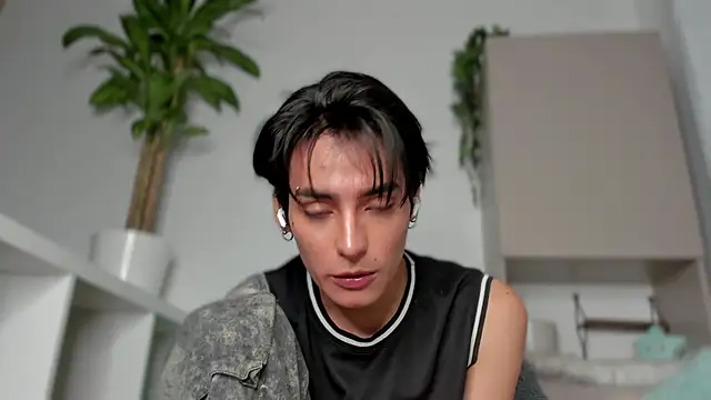 Snapshot of sebas_rose chatting on 01/28/25, 08:47 sebas rose online show from 01/28/25, 08:47