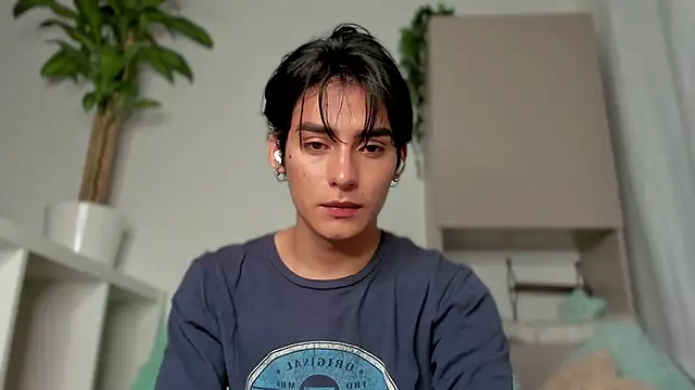 Snapshot of sebas_rose chatting on 01/29/25, 05:19 sebas rose online show from 01/29/25, 05:19