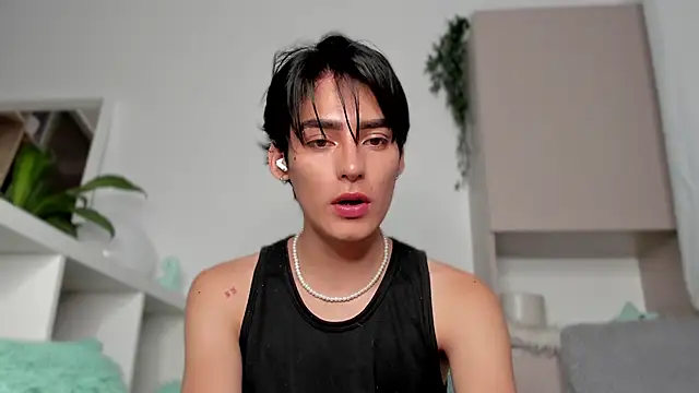 Snapshot of sebas_rose chatting on 02/12/25, 12:05 sebas rose online show from 02/12/25, 12:05