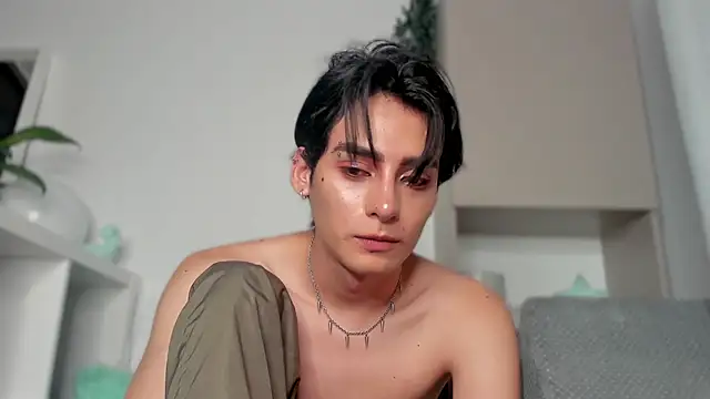 Snapshot of sebas_rose chatting on 02/22/25, 02:28 sebas rose online show from 02/22/25, 02:28