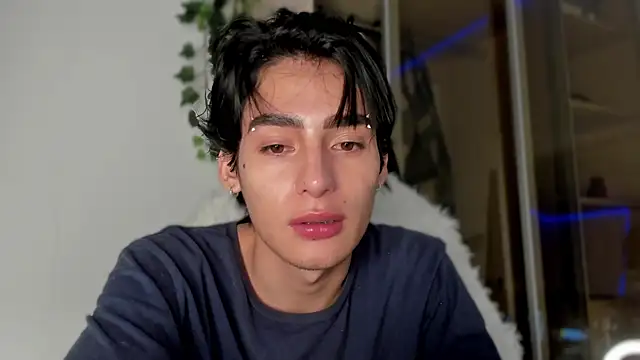 Snapshot of sebas_rose chatting on 03/08/25, 02:12 sebas rose online show from 03/08/25, 02:12