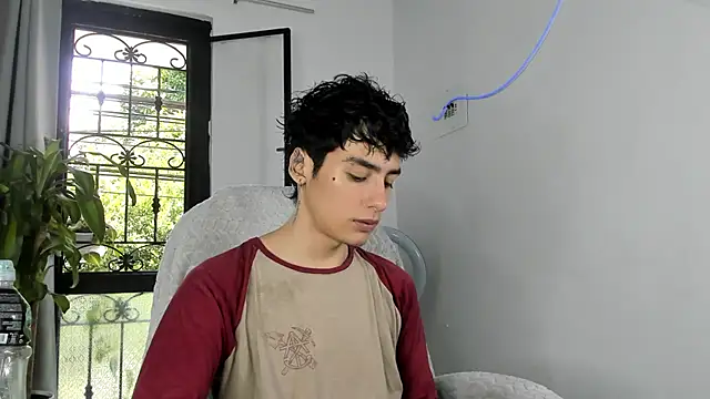 Snapshot of sebas_rose chatting on 09/13/25, 03:34 sebas rose online show from 09/13/25, 03:34