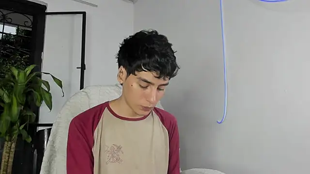 Snapshot of sebas_rose chatting on 09/23/25, 10:02 sebas rose online show from 09/23/25, 10:02