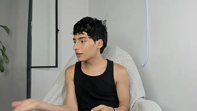 Snapshot of sebas_rose chatting on 09/30/25, 12:15 sebas rose online show from 09/30/25, 12:15