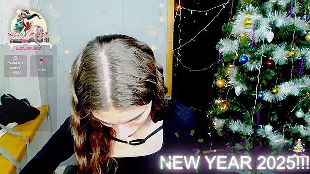 Snapshot of EmmyGreans chatting on 12/30/24, 03:46 EmmyGreans online show from 12/30/24, 03:46