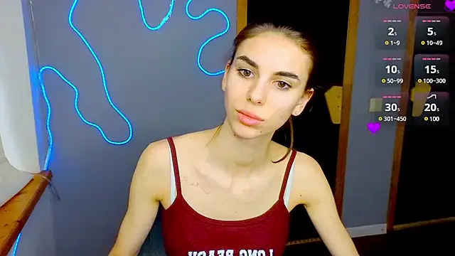 Snapshot of EmmyGreans chatting on 02/05/25, 12:27 EmmyGreans online show from 02/05/25, 12:27