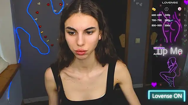 Snapshot of EmmyGreans chatting on 03/04/25, 01:06 EmmyGreans online show from 03/04/25, 01:06