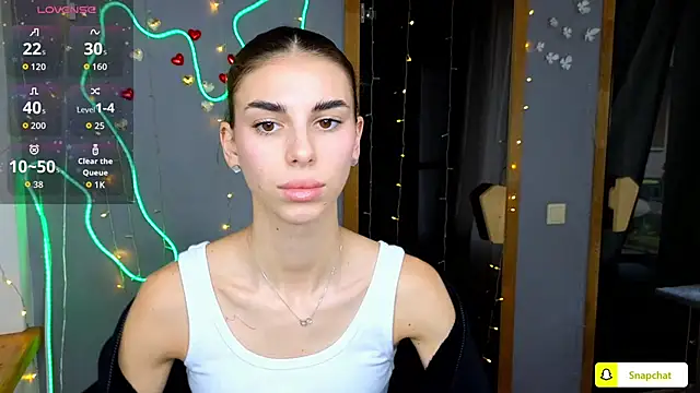 Snapshot of EmmyGreans chatting on 09/19/25, 05:42 EmmyGreans online show from 09/19/25, 05:42