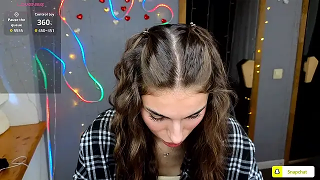 Snapshot of EmmyGreans chatting on 09/20/25, 05:41 EmmyGreans online show from 09/20/25, 05:41