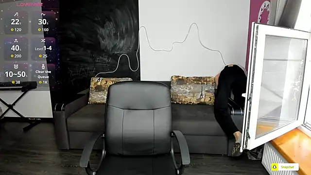 Snapshot of EmmyGreans chatting on 09/22/25, 12:18 EmmyGreans online show from 09/22/25, 12:18