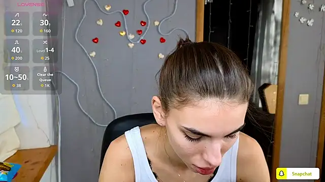 Snapshot of EmmyGreans chatting on 10/04/25, 05:38 EmmyGreans online show from 10/04/25, 05:38