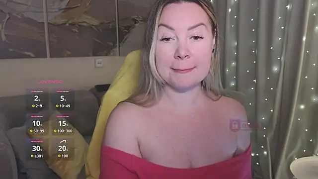 Snapshot of ElleCherry chatting on 09/26/25, 04:44 ElleCherry online show from 09/26/25, 04:44