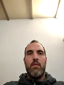 Snapshot of leon3875 chatting on 10/29/25, 03:25 leon3875 online show from 10/29/25, 03:25