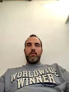 Snapshot of leon3875 chatting on 11/03/25, 03:46 leon3875 online show from 11/03/25, 03:46