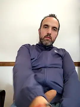 Snapshot of leon3875 chatting on 11/06/25, 03:24 leon3875 online show from 11/06/25, 03:24