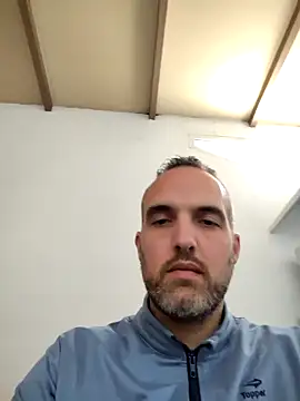 Snapshot of leon3875 chatting on 11/17/25, 03:18 leon3875 online show from 11/17/25, 03:18