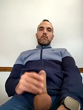 Snapshot of leon3875 chatting on 11/18/25, 03:27 leon3875 online show from 11/18/25, 03:27