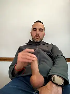 Snapshot of leon3875 chatting on 11/21/25, 03:22 leon3875 online show from 11/21/25, 03:22