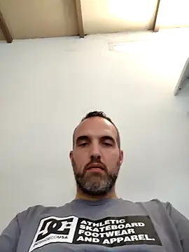 Snapshot of leon3875 chatting on 11/26/25, 03:35 leon3875 online show from 11/26/25, 03:35