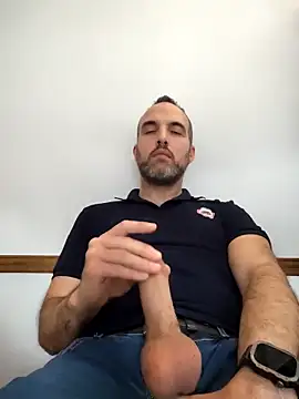 Snapshot of leon3875 chatting on 11/27/25, 03:25 leon3875 online show from 11/27/25, 03:25