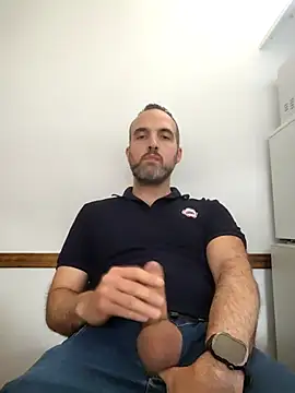 Snapshot of leon3875 chatting on 11/28/25, 03:25 leon3875 online show from 11/28/25, 03:25