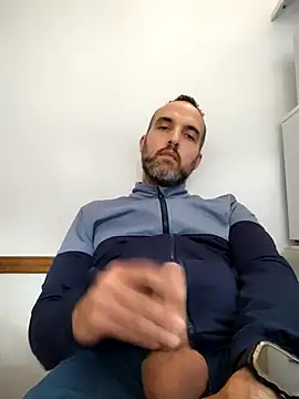 Snapshot of leon3875 chatting on 12/02/25, 03:29 leon3875 online show from 12/02/25, 03:29