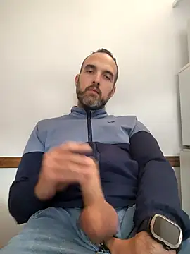 Snapshot of leon3875 chatting on 12/05/25, 03:30 leon3875 online show from 12/05/25, 03:30