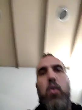 Snapshot of leon3875 chatting on 12/15/25, 03:27 leon3875 online show from 12/15/25, 03:27