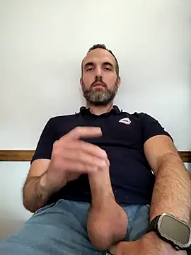 Snapshot of leon3875 chatting on 12/17/25, 03:18 leon3875 online show from 12/17/25, 03:18