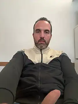 leon3875 online show from 02/25/26, 03:32