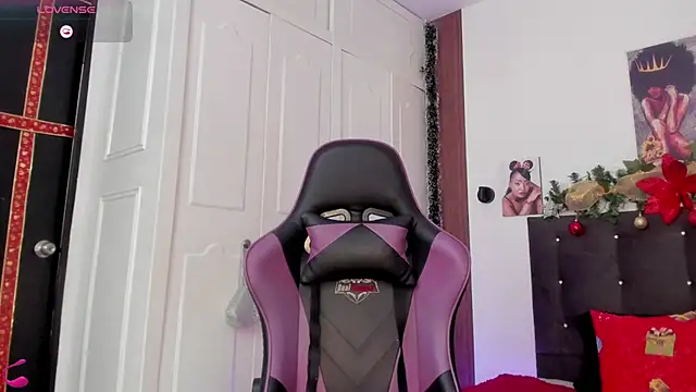 Reina Love2 online show from 11/26/25, 01:45