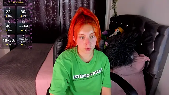 Snapshot of Violetaarey chatting on 04/15/26, 05:31 Violetaarey online show from 04/15/26, 05:31