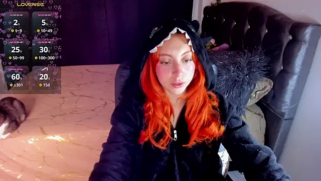 Snapshot of Violetaarey chatting on 04/22/26, 02:14 Violetaarey online show from 04/22/26, 02:14