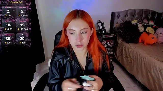 Snapshot of Violetaarey chatting on 04/30/26, 04:46 Violetaarey online show from 04/30/26, 04:46