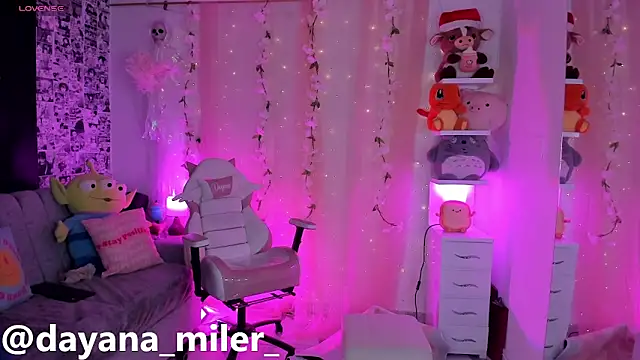 Snapshot of _dayana_miler chatting on 12/16/25, 12:15 dayana miler online show from 12/16/25, 12:15