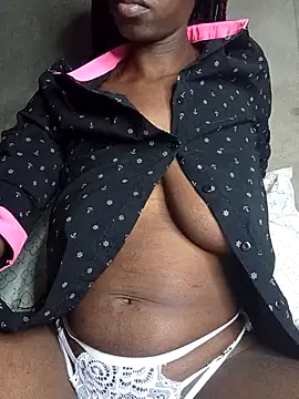 Snapshot of lachilena027 chatting on 10/23/25, 04:45 lachilena027 online show from 10/23/25, 04:45