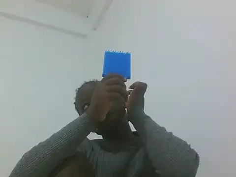 Snapshot of hey_its_andreana chatting on 05/16/26, 12:04 hey its andreana online show from 05/16/26, 12:04