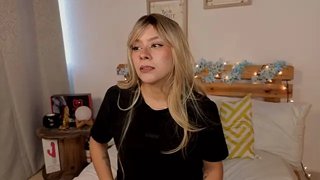 LucyMoanss online show from 05/14/26, 09:21