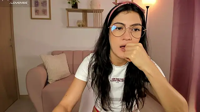 Snapshot of Lilabril chatting on 06/26/26, 02:54 Lilabril online show from 06/26/26, 02:54