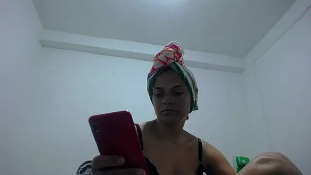 Snapshot of GiveLove1 chatting on 01/04/25, 08:59 GiveLove1 online show from 01/04/25, 08:59